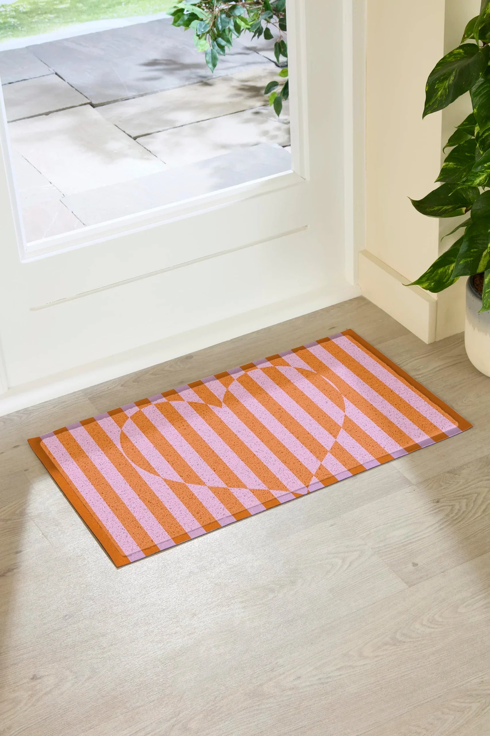 Elizabeth Olwen Heart Stripe Indoor/Outdoor Doormat