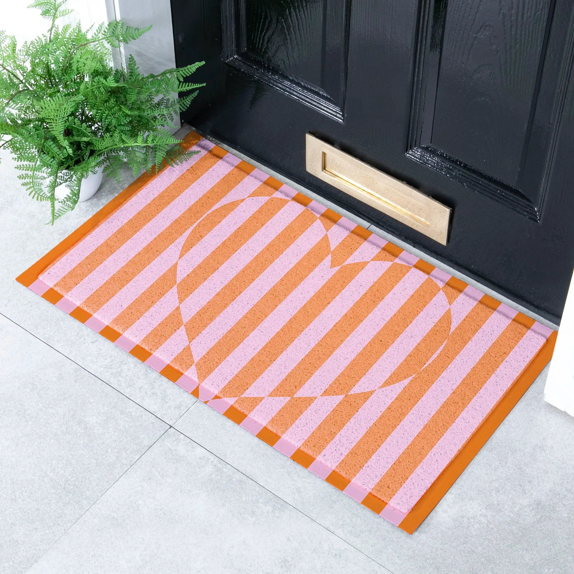 Elizabeth Olwen Heart Stripe Indoor/Outdoor Doormat